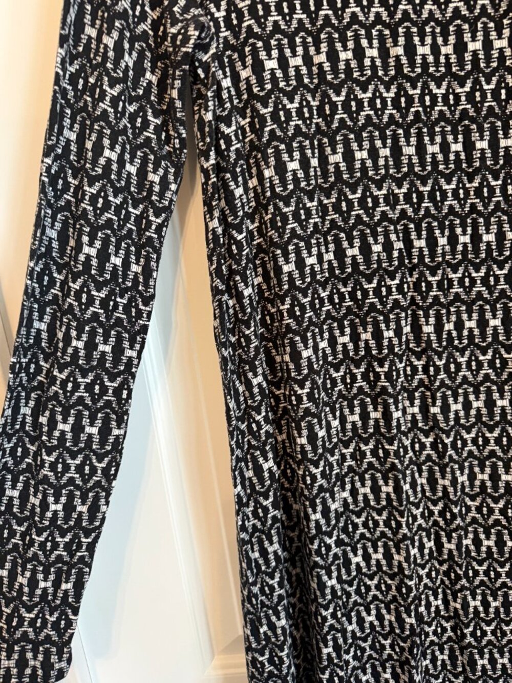 Long-sleeve swing dress featuring a classic geometric print - Picture 2 of 5